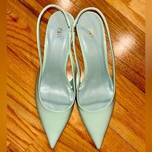 Kitten Heels in Mint Green